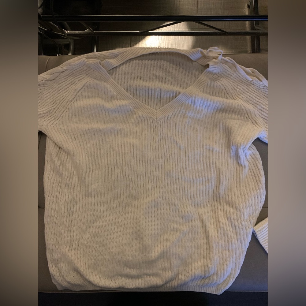 Women’s Garage Medium Long Sleeve White Sweater with Sleeve Design